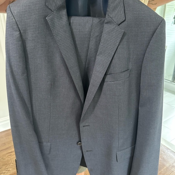Hugo Boss Gray Suit Elegant Tailoring Premium Fabric - Picture 1 of 4